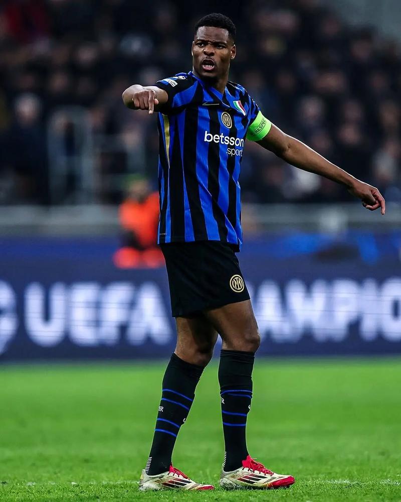 去年美洲杯决赛混乱不断，赛事组织方将向球迷赔偿1400万美元（因去年的美洲杯决赛混乱，主办方将向球迷赔付1400万美元）