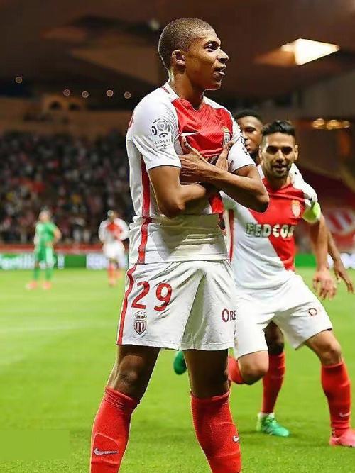 对阵阿贾克斯总赢球？穆帅：当时皇马明显更强，这是赢球的原因（屡胜阿贾克斯缘何？穆帅：当年皇马实力更胜一筹）