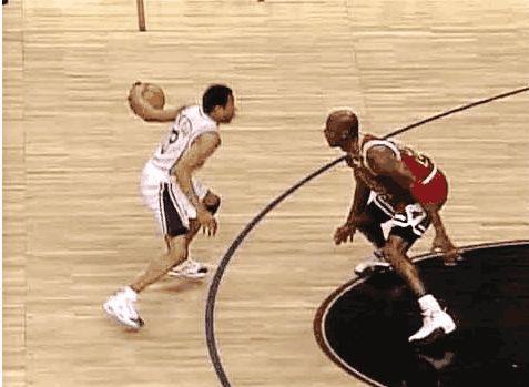 斑马队长，洛卡特利达成尤文生涯200场里程碑（洛卡特利佩戴队长袖标，迎来尤文生涯第200场里程碑）