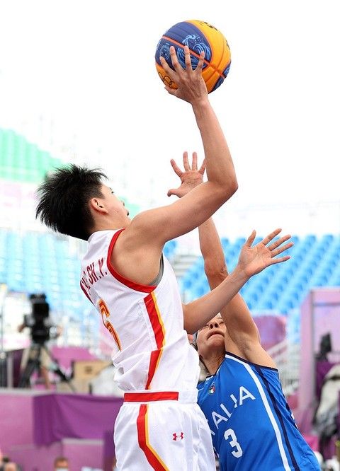 马丁内斯：输球能让球队成长；球员受伤或停赛就不会留在集训（马丁内斯：失利助球队进步，伤停球员不参加集训）