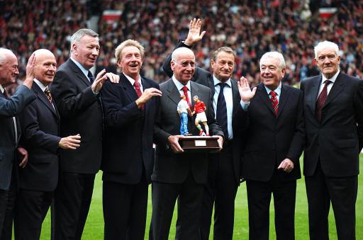 拜仁慕尼黑莱万多夫斯基帽子戏法（莱万多夫斯基为拜仁上演帽子戏法）