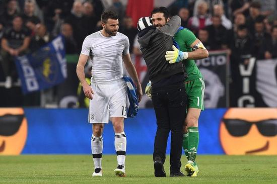 图片报：诺伊尔因伤无缘出战海登海姆，预计能在冬歇期后回归（德媒：诺伊尔因伤缺席对阵海登海姆，预计冬歇期后复出）