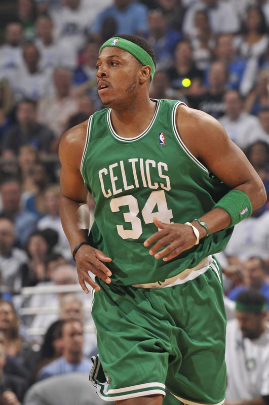 2025中超射手榜：法比奥金靴，卡扎和莱昂纳多分列二三名（2025中超射手榜揭晓：法比奥加冕金靴，卡扎与莱昂纳多分列二三位）