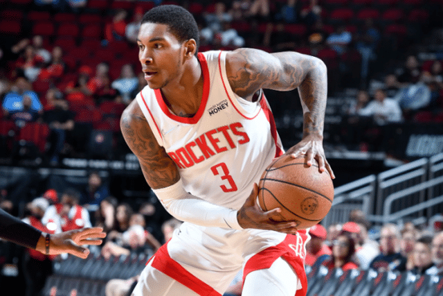 亚冠赛后国安球迷对老将王刚高喊：电梯战神，王刚牛X（亚冠赛后，国安球迷齐声为老将王刚呐喊：电梯战神，太强了）