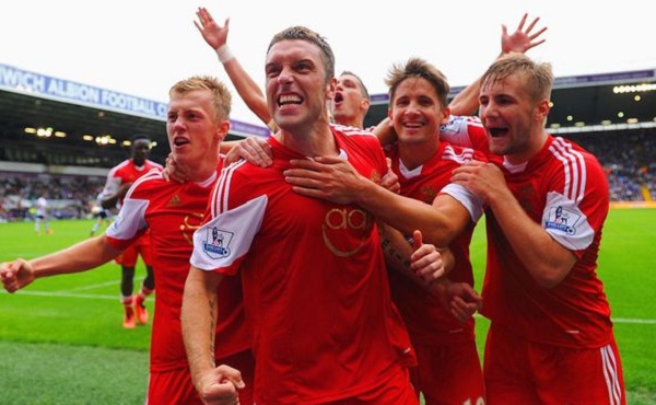 英超半场：孔萨失误+造越位失败酿失球，维拉1-2西汉姆联（英超半场：孔萨送礼+越位战术失效致丢球，维拉暂1-2落后西汉姆联）