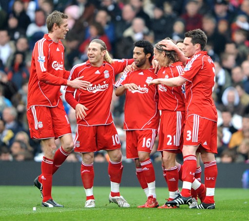 看台视角欣赏孙兴慜的任意球直接破门，球迷已经预感...（看台视角直击孙兴慜任意球破门，球迷早有预感）