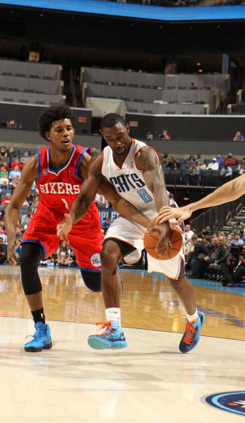 马德兴：中国足球受冷遇因成绩没突破，地方超火爆是大众怒其不争（马德兴：国足成绩难破局致整体遇冷，地方热度高因球迷恨铁不成钢）